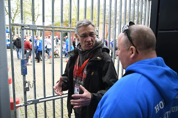 Die Gästefanbetreuung von fans1991 im Gespräch mit dem Fanbeauftragten aus Kiel